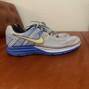 Nike Men's zoom structure Silver and Blue